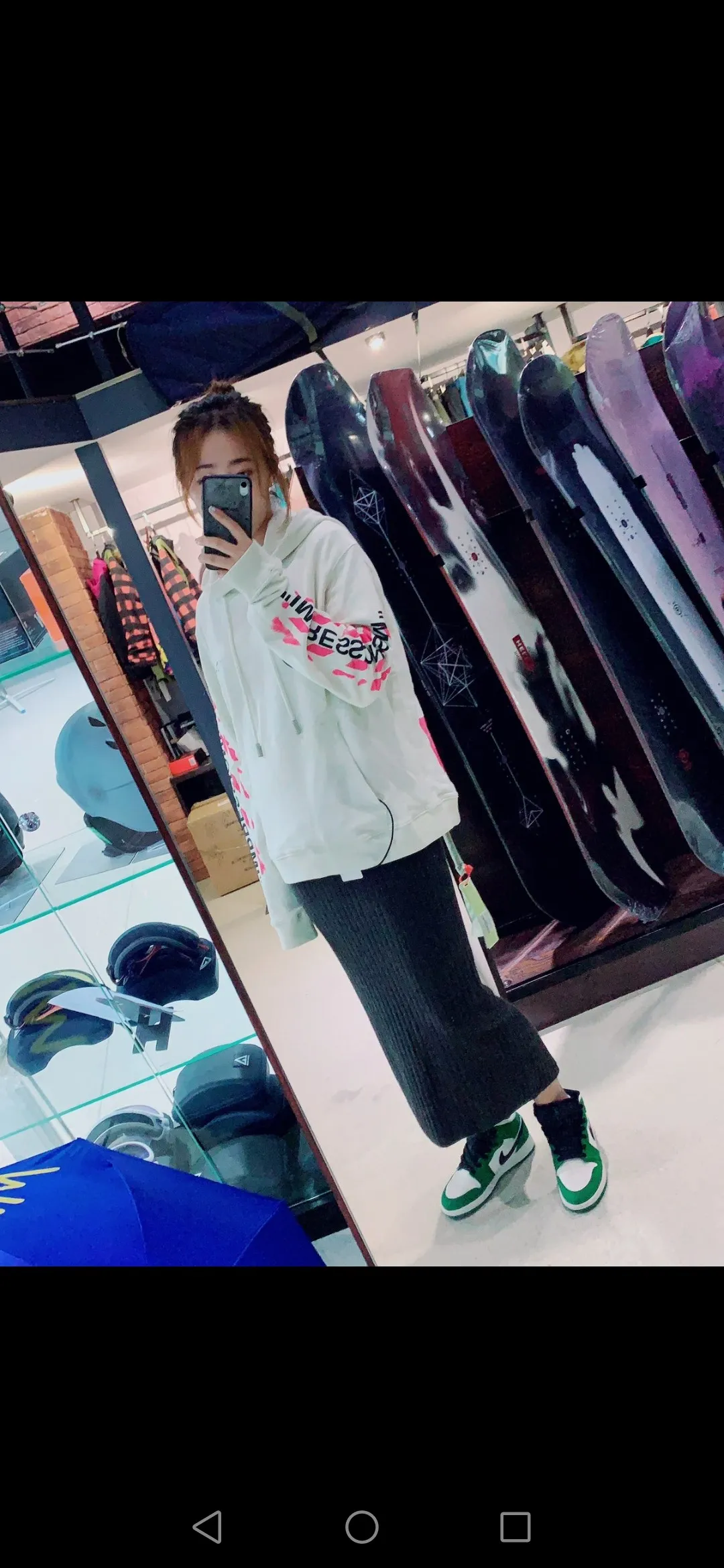 ♻️💯Upper body reference model picture❤️Top tested version OFF-WHITE (OW) 99 pink oil graffiti pure cotton matching loose pullover hooded sweatshirt for men and women for men and women. Professional handmade dot printing, delicate and full, strong color layering, the printing is breathable and non-sticky! The gradient of the layers is clear, the texture and texture are visible, the fabric and printing are completely combined, and the frosted feel is delicate. Made of 460g fish scale terry cotton fabric, it has a full drape. Couple matching, personalized and trendy! Elegant and classic style, versatile for daily use. Couple style 👫 Suitable for both men and women. Size chart Recommended 180-220 pounds P: 390